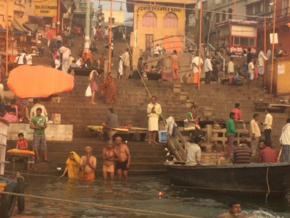 ヒンドゥー教の聖地、ガンジス川で沐浴しよう！